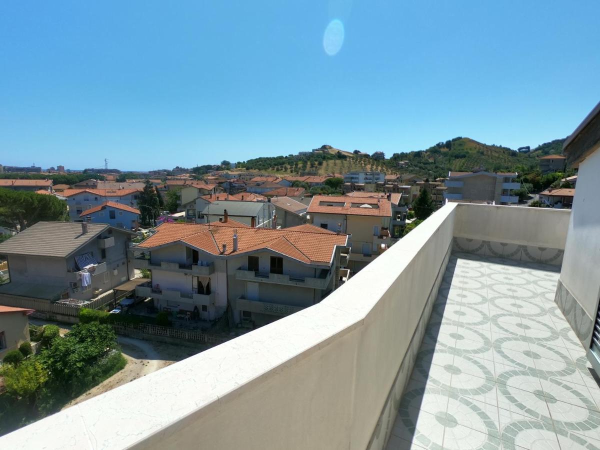 Apartamento ATTICO con TERRAZZO, VIA DEL BORGO Montesilvano Marina Exterior foto
