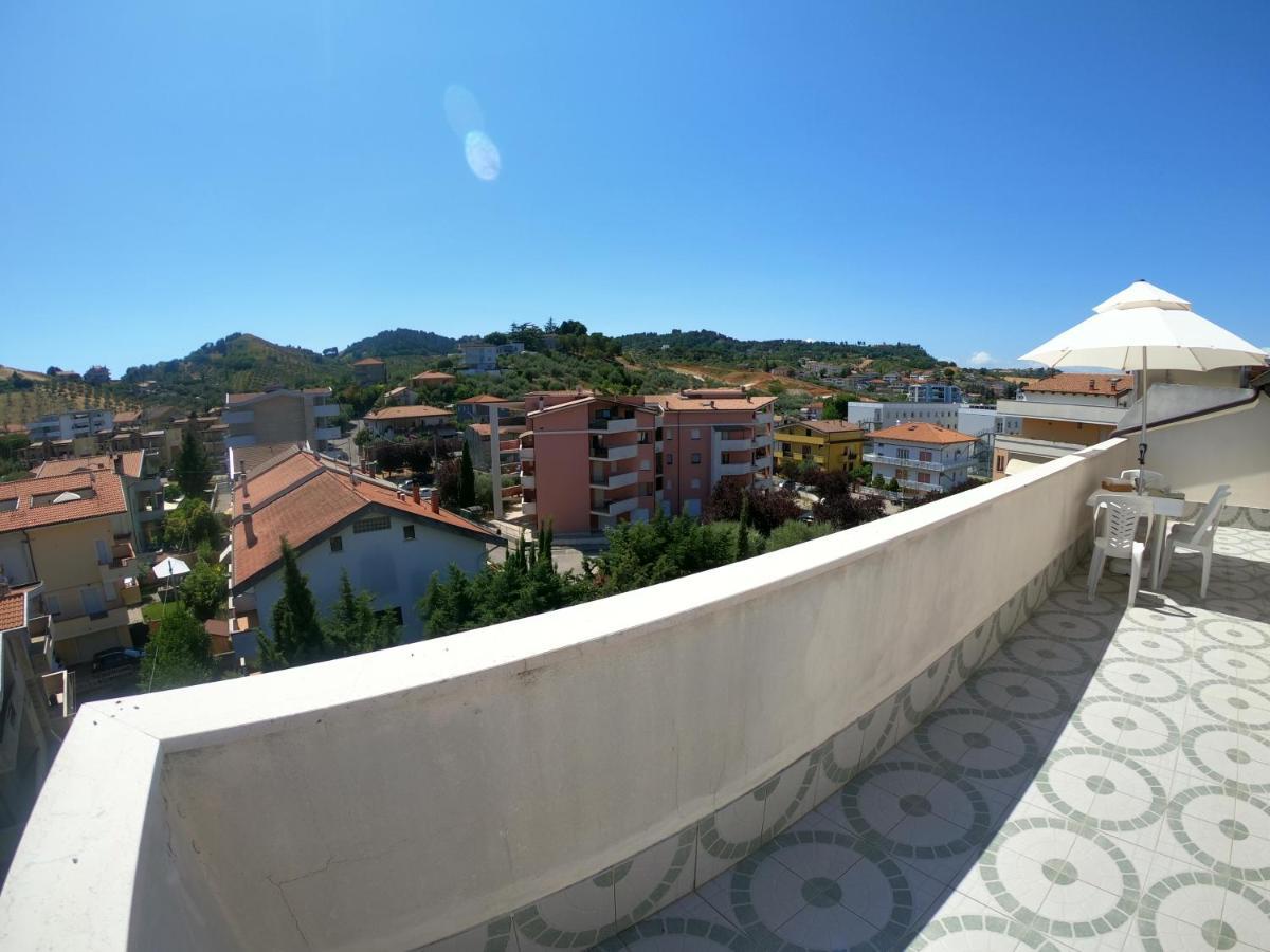Apartamento ATTICO con TERRAZZO, VIA DEL BORGO Montesilvano Marina Exterior foto