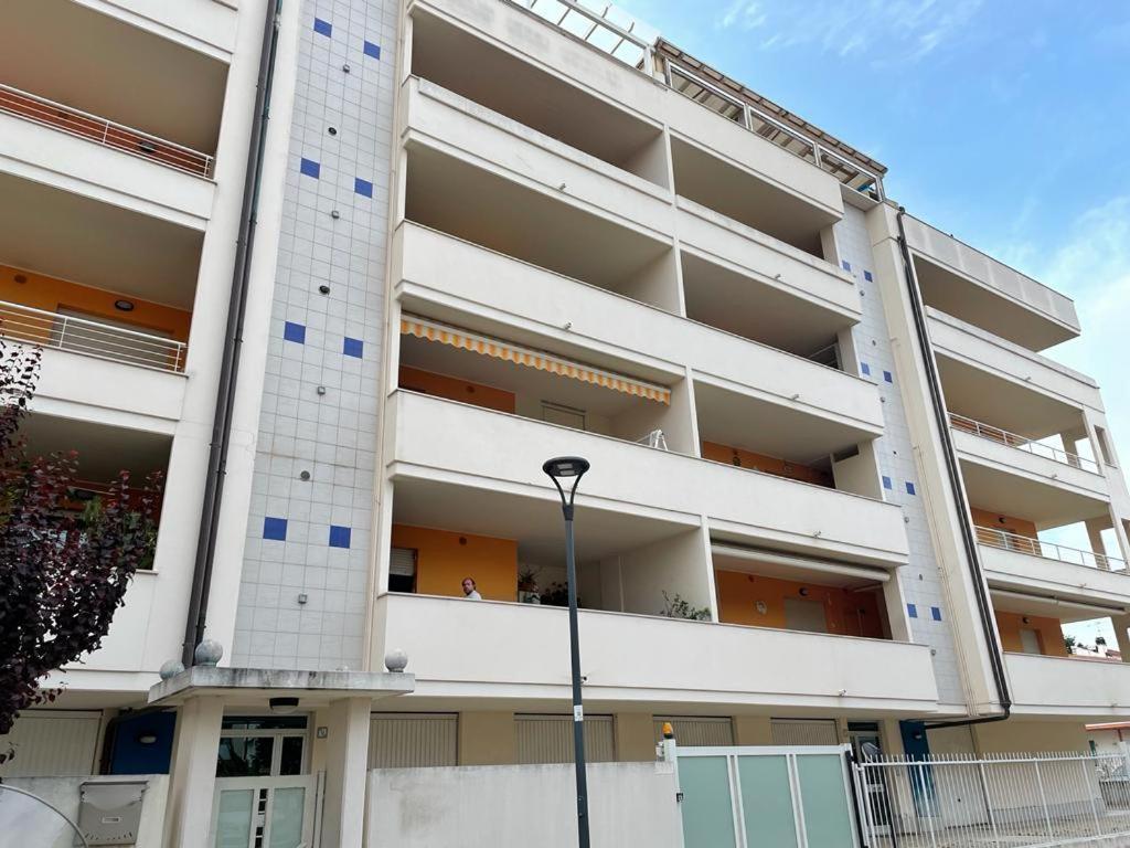 Apartamento ATTICO con TERRAZZO, VIA DEL BORGO Montesilvano Marina Exterior foto