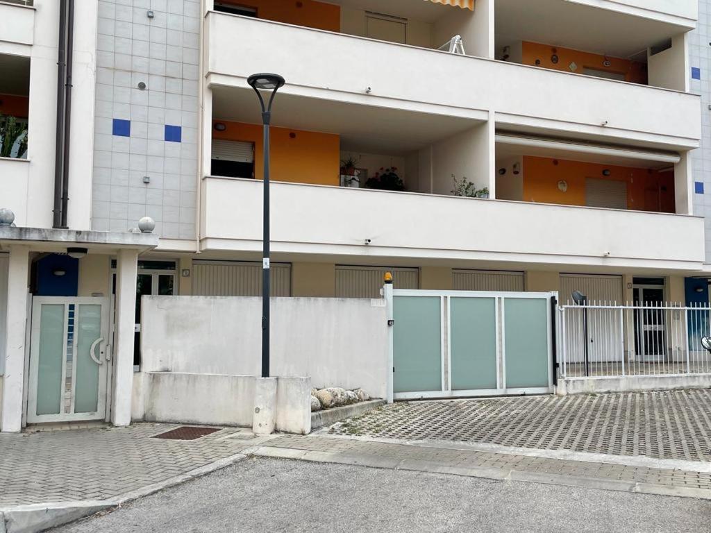 Apartamento ATTICO con TERRAZZO, VIA DEL BORGO Montesilvano Marina Exterior foto
