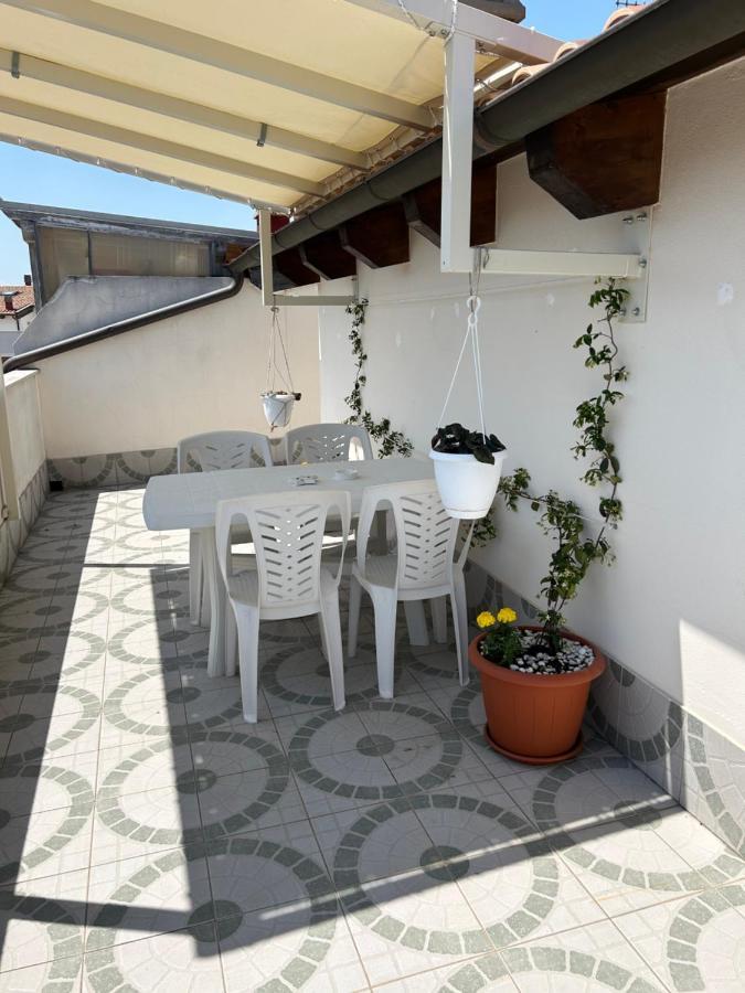 Apartamento ATTICO con TERRAZZO, VIA DEL BORGO Montesilvano Marina Exterior foto